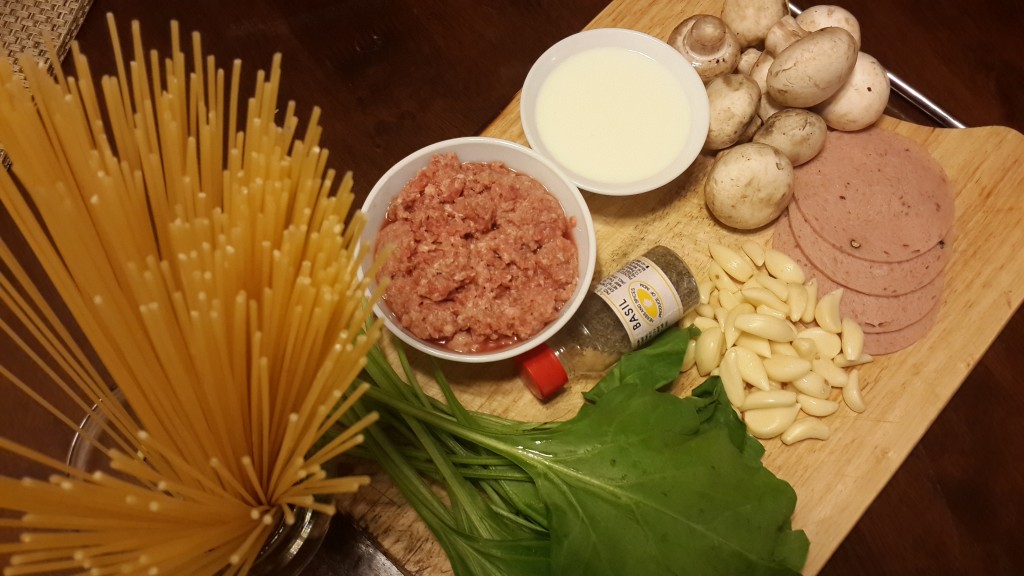 Ingredients for Spaghetti tossed in spinach, mushroom and minced beef