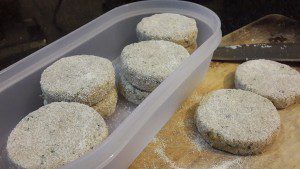 Coated chicken/beef mince cutlets for freezing before frying
